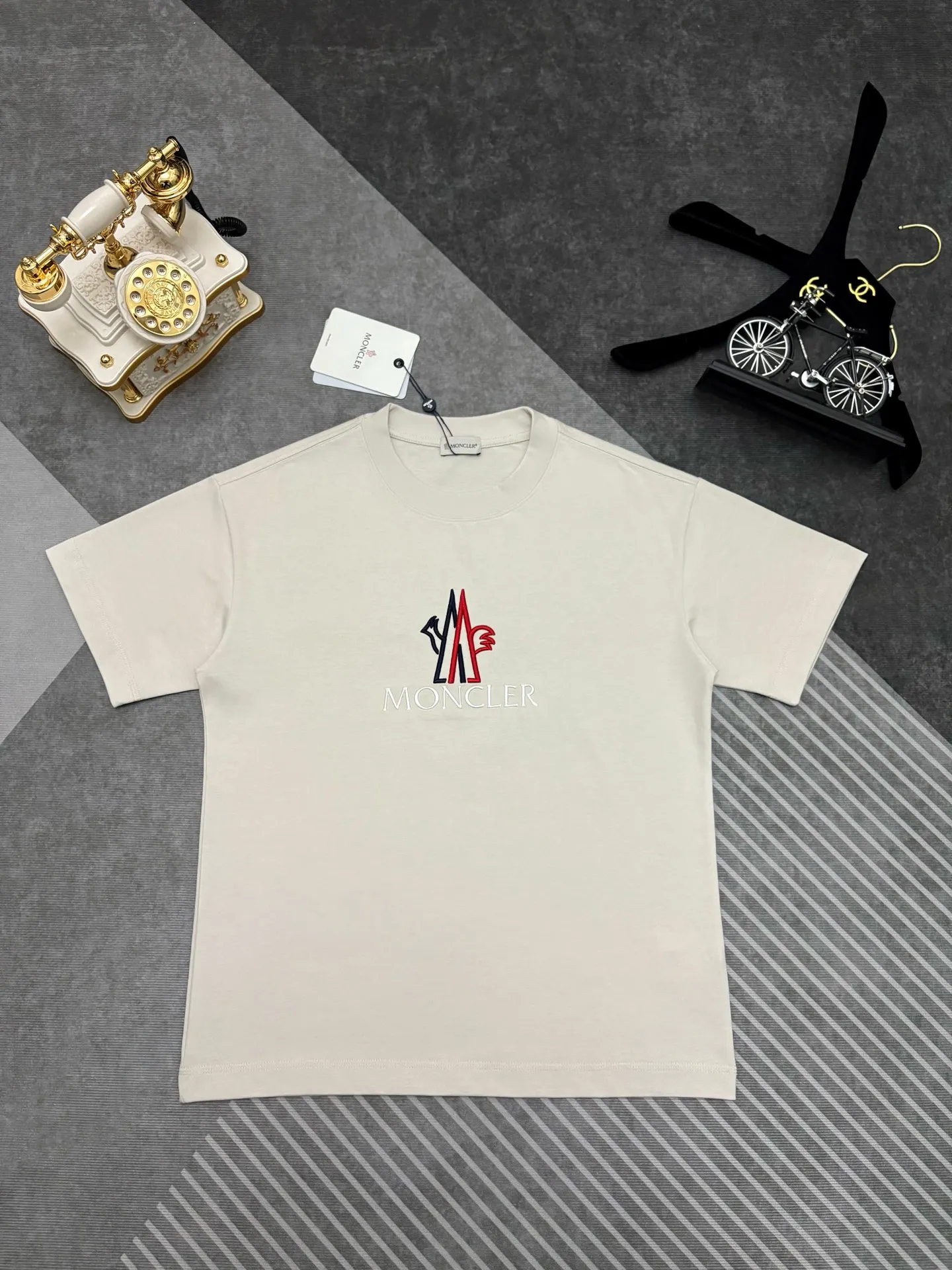 P135💰 MONCLER T 【 Moncler ， 】 New Arrival ， Premium Versatile ， Same Style MONCLER ， T ， ， ， ！ ， ， ， ， ， ， ， ！！ 300 ， ， 。 ， 。 ， ， ！！ Sizes：S、M、L、XL、XXL